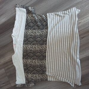 🌞   Hailey & Co. Snakeskin design block top